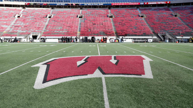 Wisconsin midfield logo at Camp Randall Stadium (Credit: Mike De Sisti/Milwaukee Journal Sentinel, Milwaukee Journal Sentinel via Imagn Content Services, LLC)